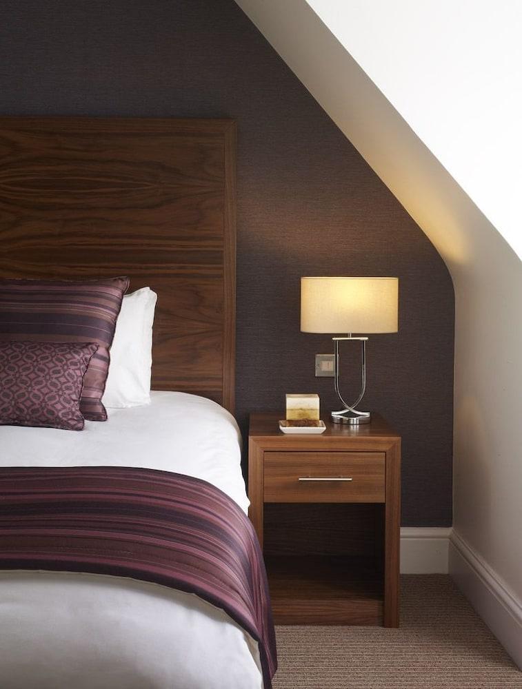 The Boleyn Hotel Staines-upon-Thames